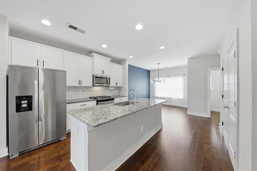 Building Photo - 3796 Oxford Cir