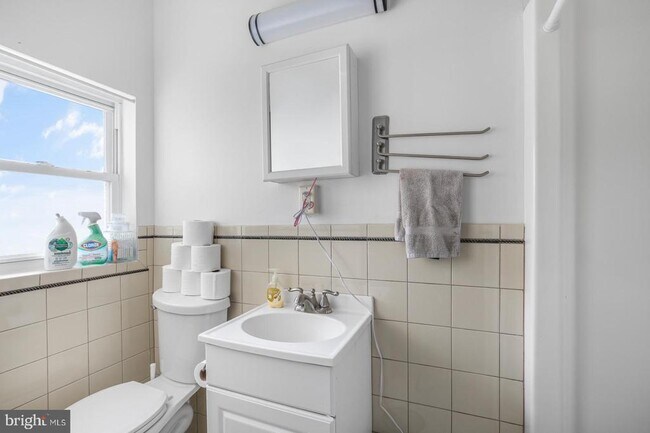 Building Photo - 2010 E York St