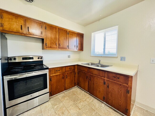 Building Photo - $0 DEPOSIT OPTION. 2 BED 1 BATH IN SOUTH W...
