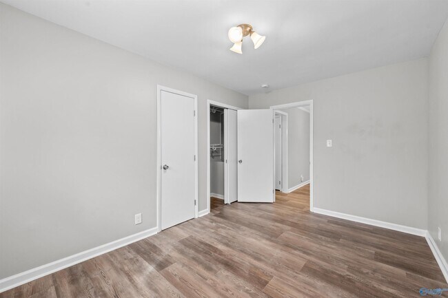 Building Photo - 1007 Heard Ct SE