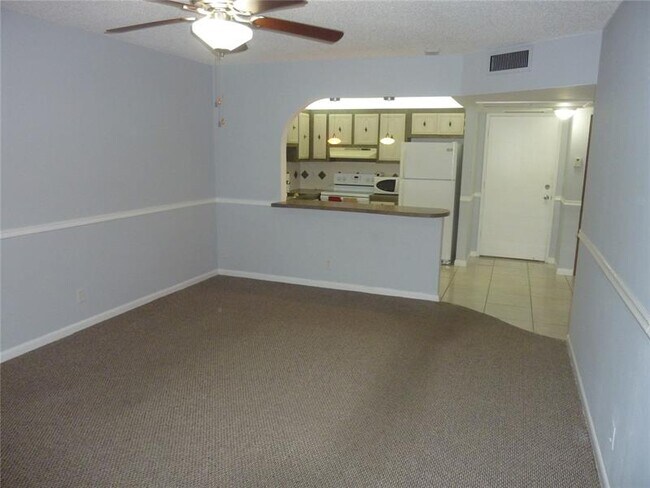 Building Photo - 259 S Cypress Rd