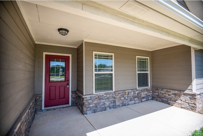 Building Photo - Gorgeous home available from June 10th!