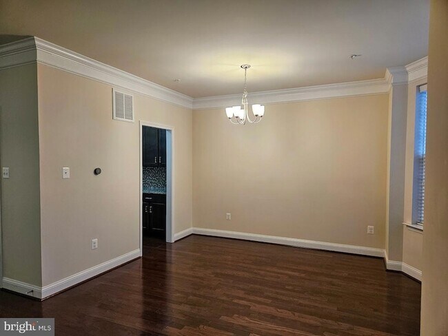 Building Photo - 6041 Maple Hill Rd