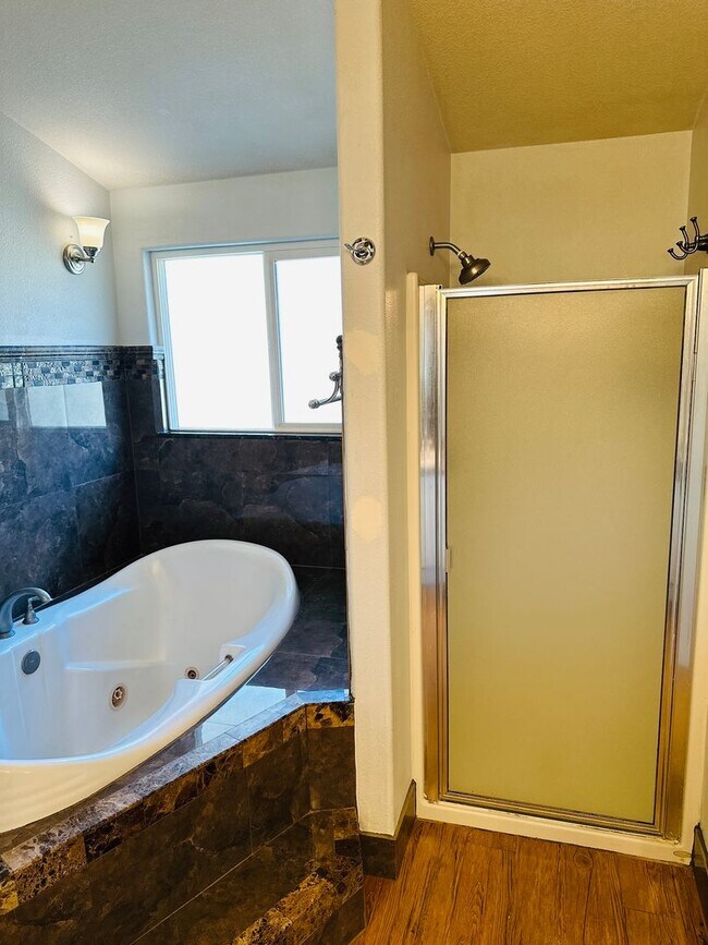 Building Photo - Beautiful Custom One Level Home