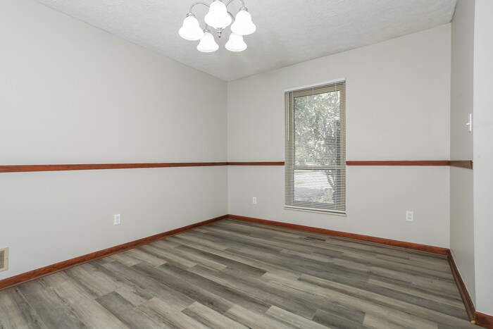 Building Photo - 8233 Lake Ridge Dr