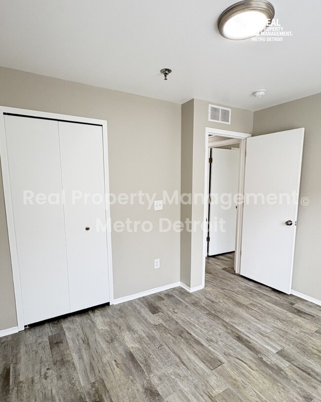 Building Photo - 15628 Stone Crossing Dr