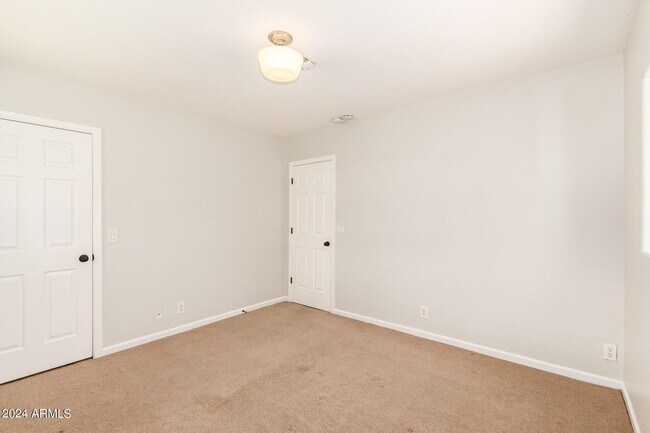 Building Photo - 4128 N 46th Pl