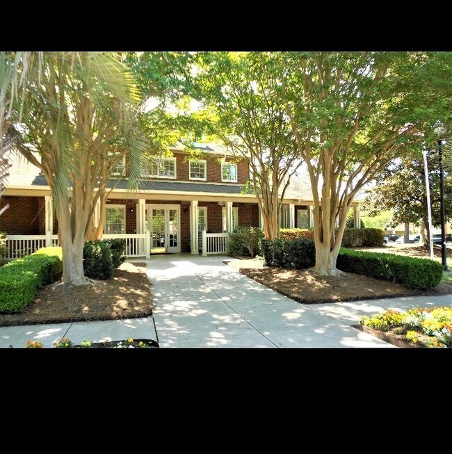 Building Photo - 1600 Long Grove Dr
