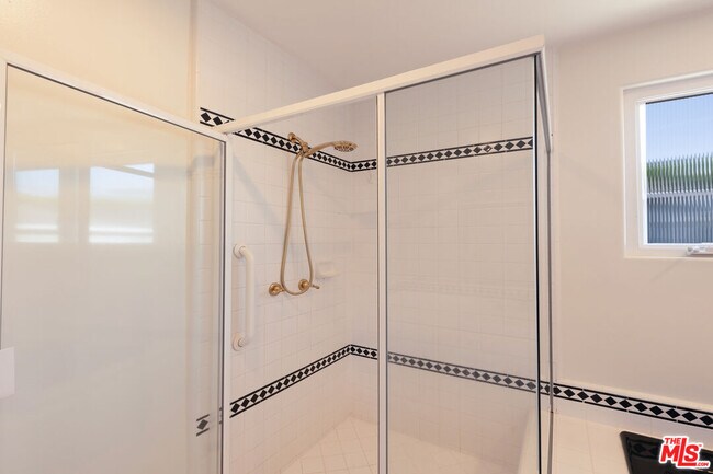 Building Photo - 4948 Petit Ave