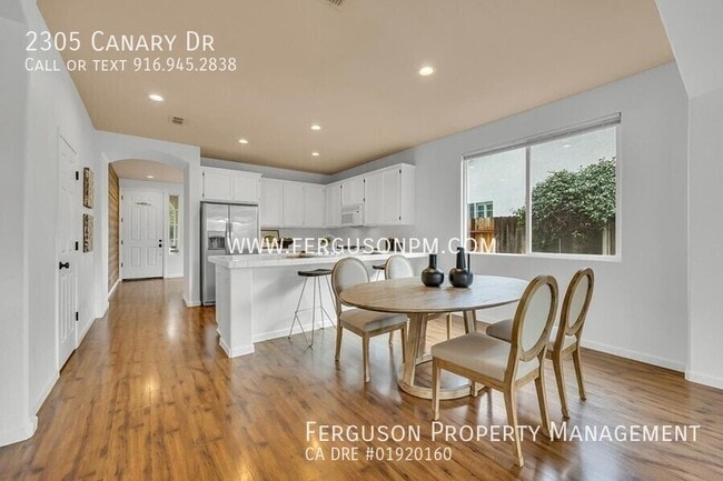 Building Photo - 2305 Canary Dr