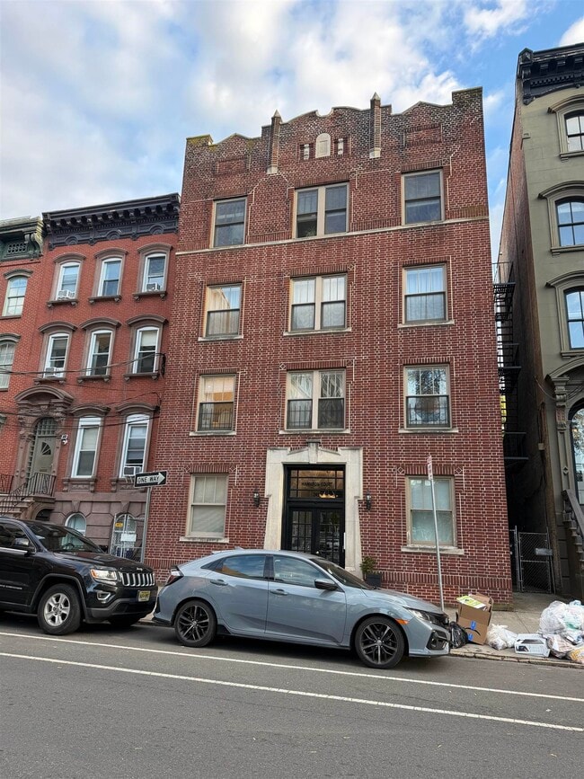 Building Photo - 245 8th St