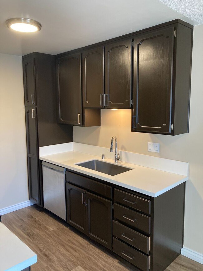 Building Photo - Upgraded 1 Bed/1 Bath in University Heights