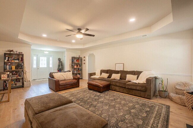 Building Photo - Available mid June!