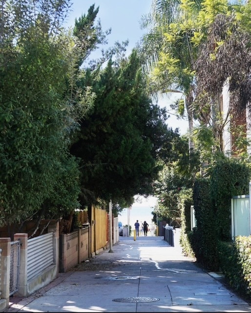 Down the bloc on Paloma Ave, facing the beach - 504 Pacific Ave