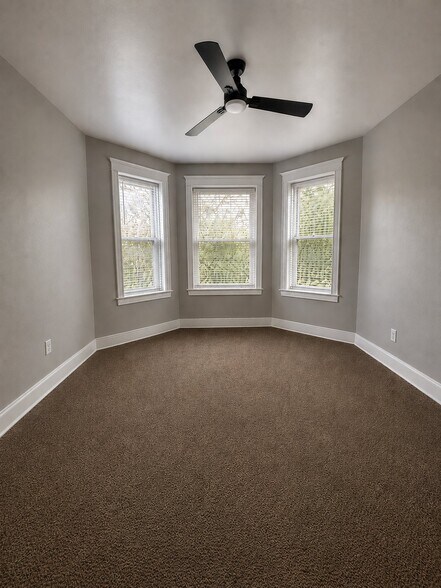 Building Photo - 5735 S Marshfield Ave