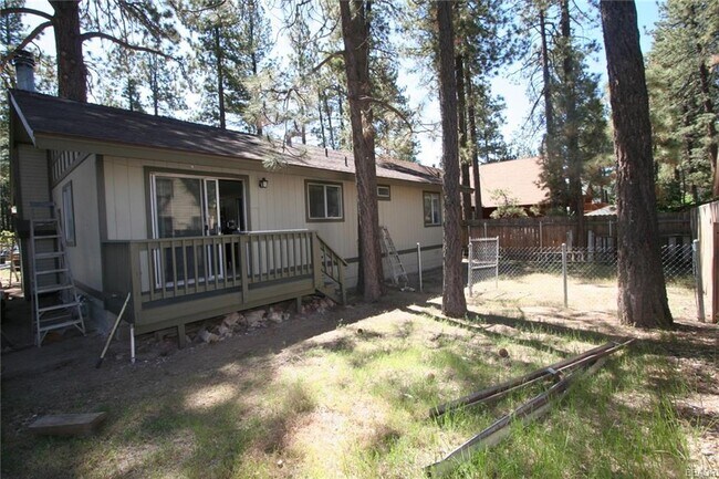 Building Photo - 917 Nana Ave