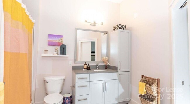 Building Photo - 650 E Brooklyn Vlg Ave