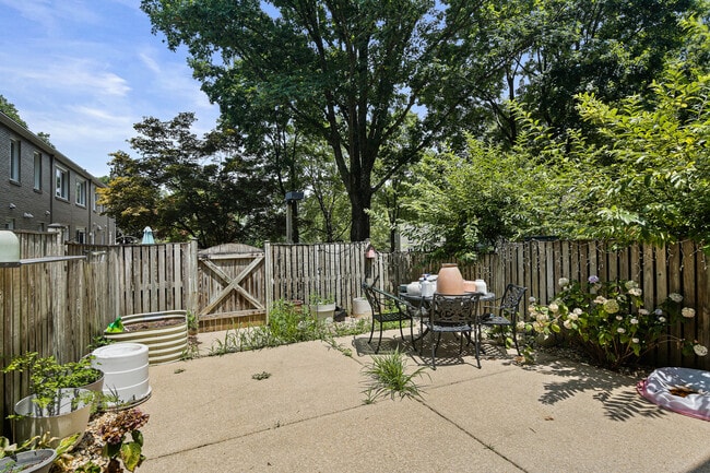 Building Photo - 1006 Dreams Landing Way