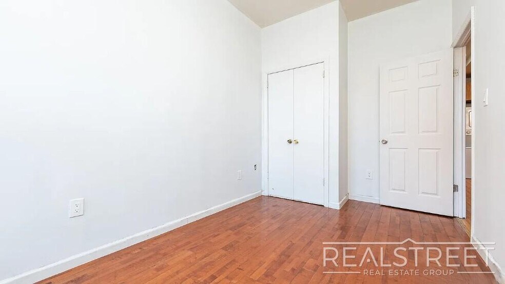 Building Photo - 4 Bed 2 bath off the border of Clinton Hill and Bedstuy.