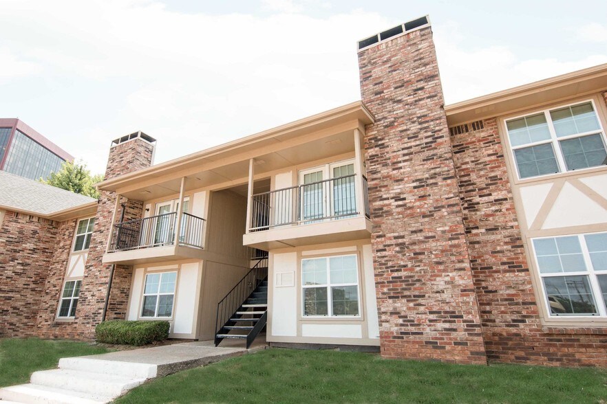 The Warwick 3100 NW Expressway Oklahoma City OK 73112 Apartment Finder