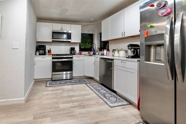 Building Photo - 508 Clear Lake Rd