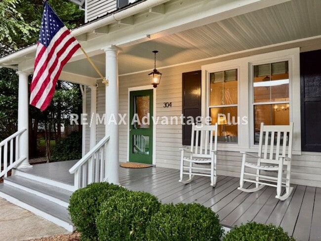 Building Photo - Spacious home located in The Avenues