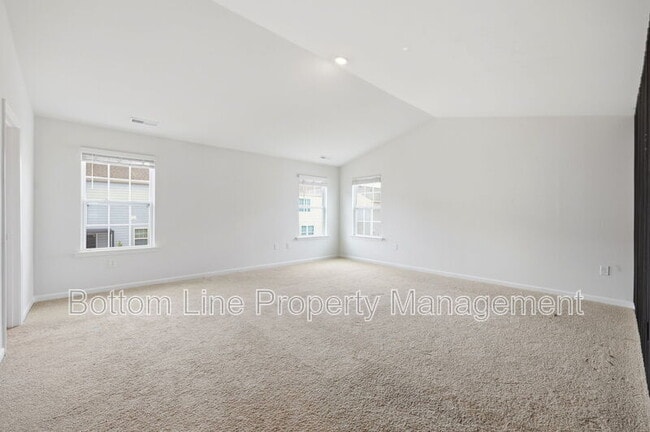 Building Photo - 413 Tucana St