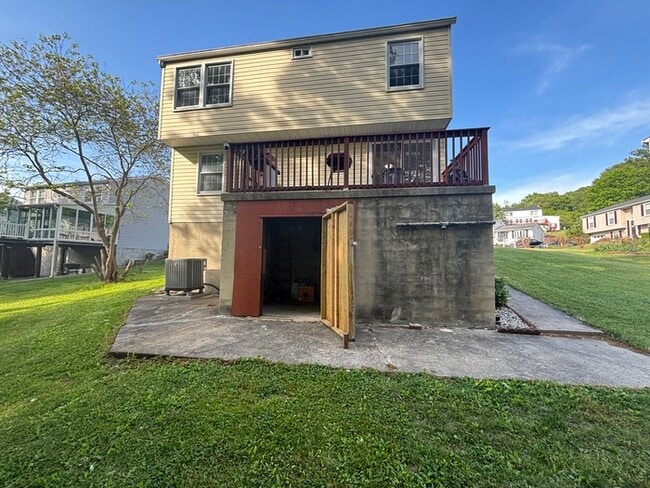 Building Photo - 3 bedrooms plus Den
