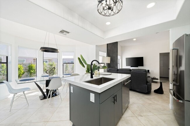 Building Photo - 74830 Waring Ct