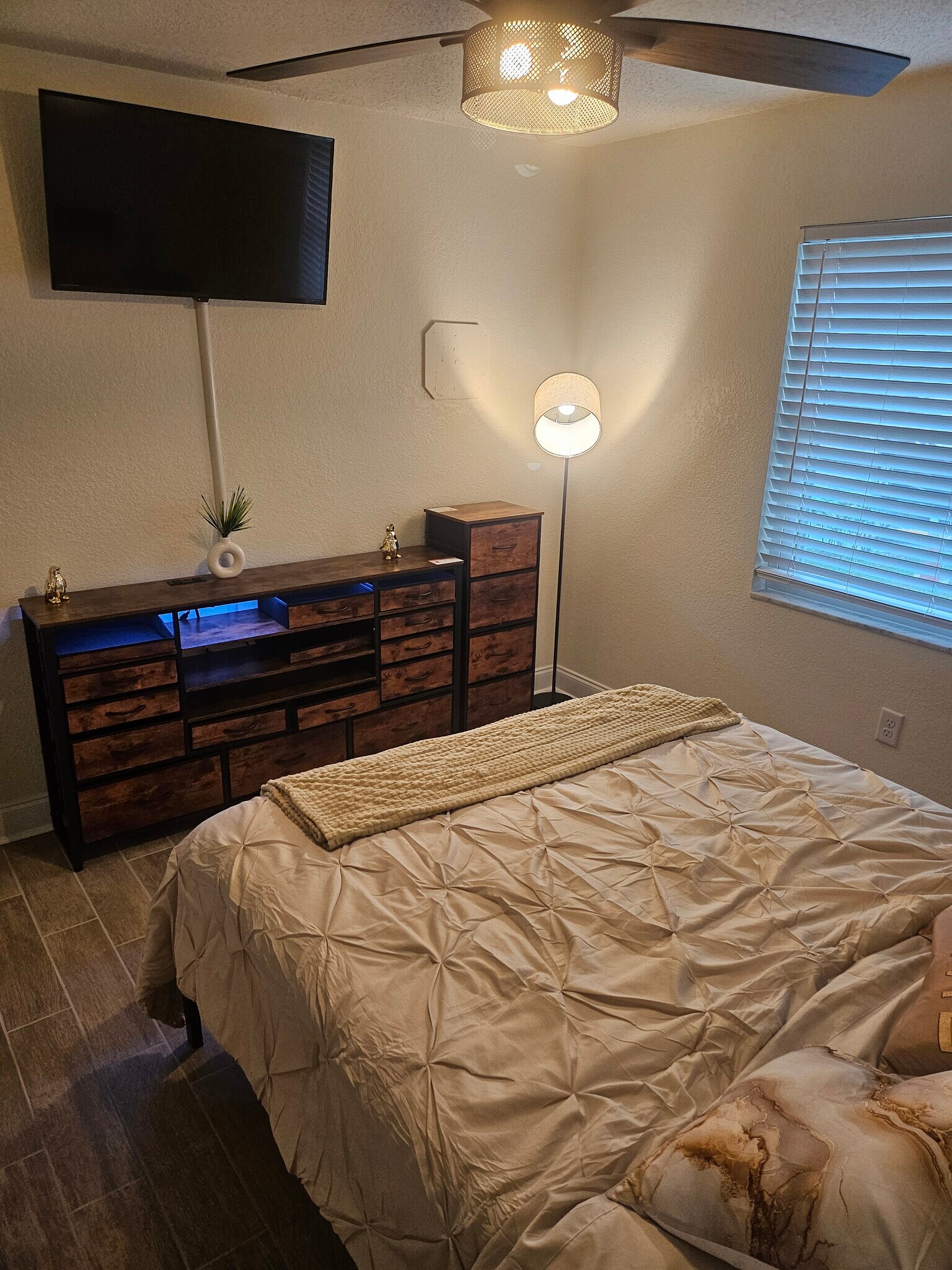 Building Photo - 387 S McMullen Booth Rd