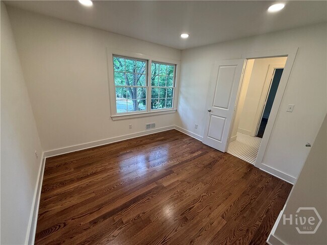 Building Photo - 185 Landor Dr