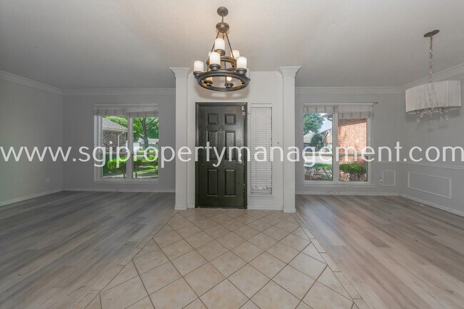 Building Photo - 6001 Pinwood Cir