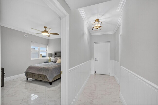 Building Photo - 2650 Lake Shore Dr