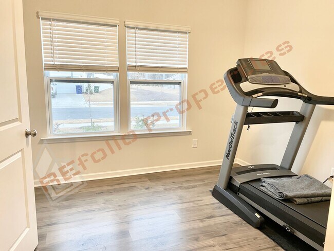 Building Photo - 924 Arlington Wood St