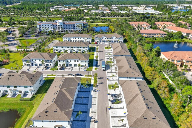 Building Photo - 7648 SW Lucy Ln