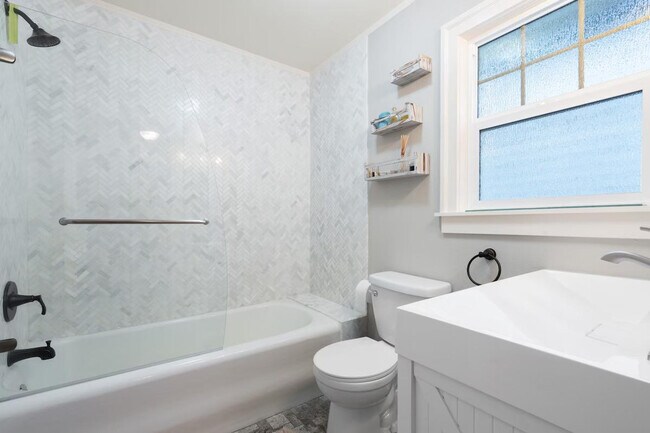 Building Photo - 1514 Bigelow Ave N