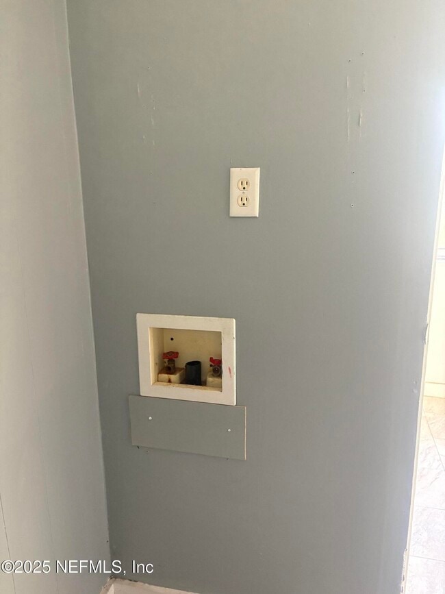 Building Photo - 202 2nd Way