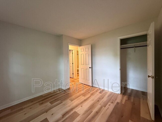 Building Photo - 105 Scottlynn Ct