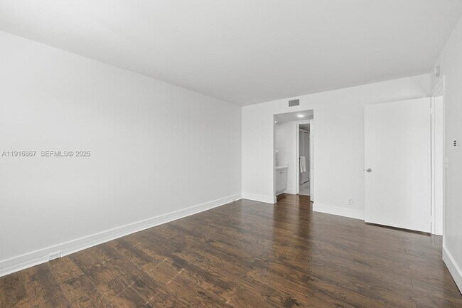 Building Photo - 12950 SW 4th Ct