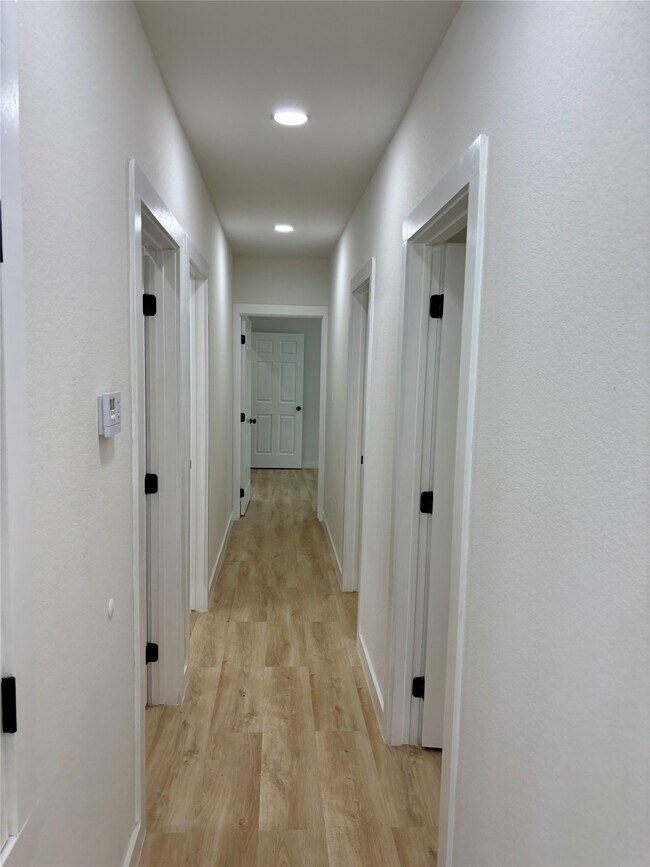 Building Photo - 9711 Pelsey St