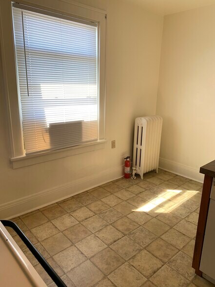 Building Photo - 933 Highland Ave