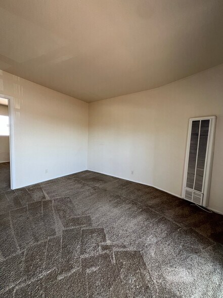 Building Photo - 5822 Kingman Ave