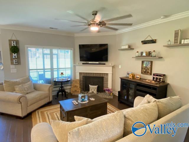 Building Photo - 2112 S Meadows Dr