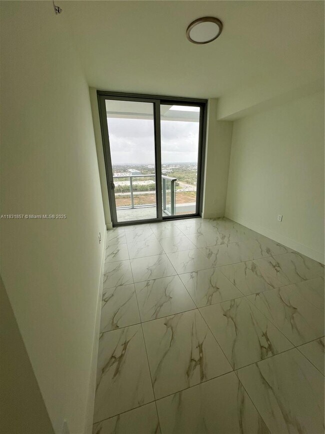Building Photo - 2000 Metropica Wy