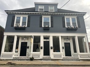 Building Photo - Park St