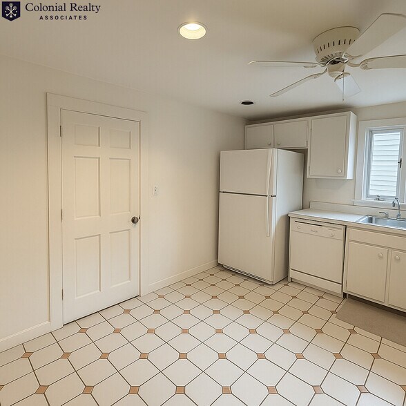 Building Photo - 47 Chapman St