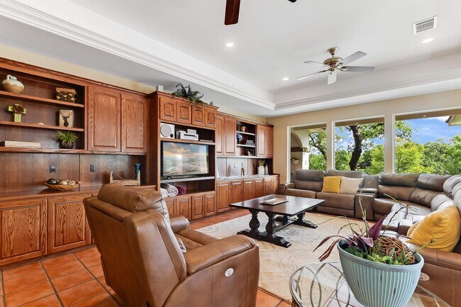 Building Photo - 327 Elm Lodge Dr