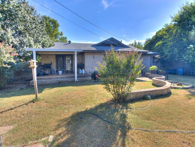Building Photo - 2711 Ridgeview Dr