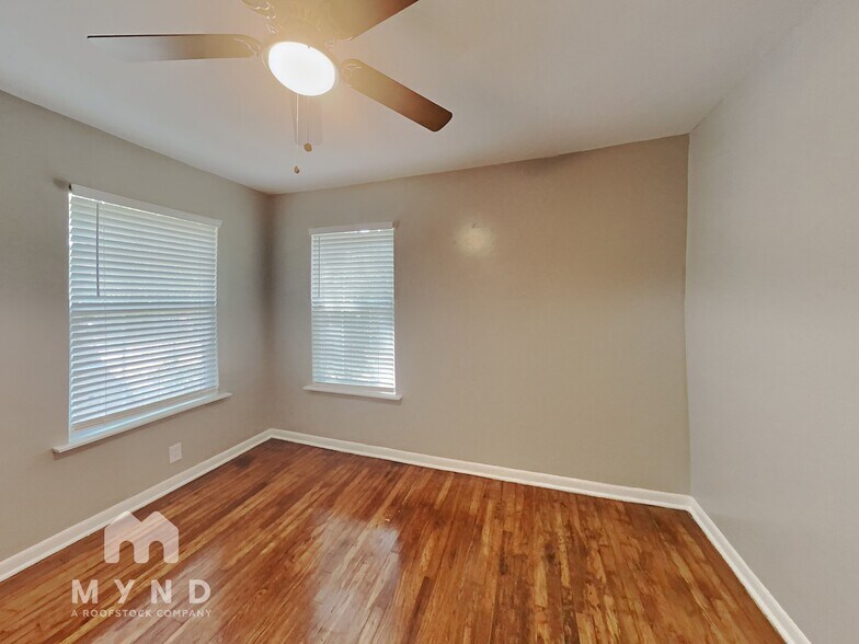 Building Photo - 510 E University Ave