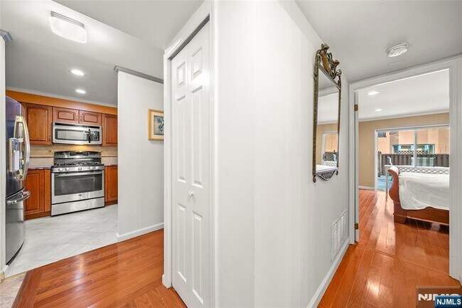 Building Photo - 303 Ellery Ct